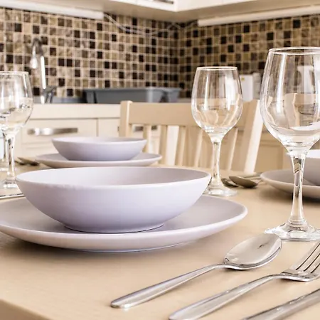 Swieqi Bright Maisonette - 5min Drive To St Julians Is-Swieqi